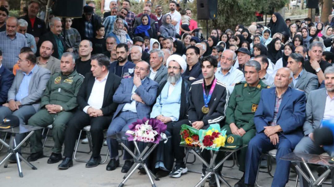 قهرمانان ورزشی، سفیران عزت و افتخار ایران هستند