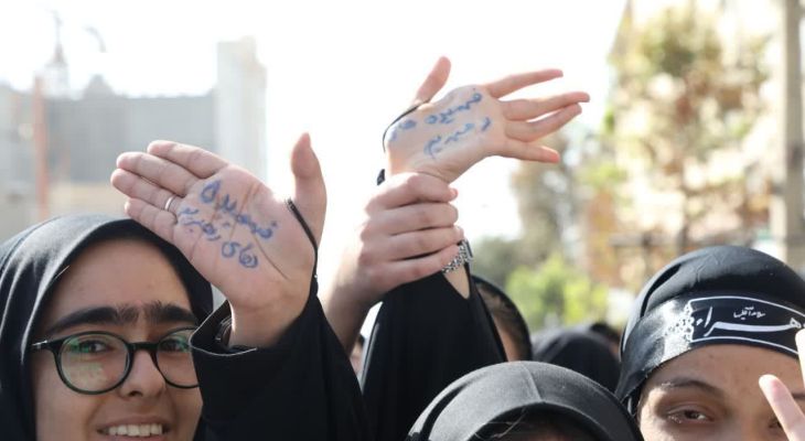 دانش‌آموزان ساوجبلاغ به یاوه‌گویی‌های آمریکا پاسخ دندان‌شکن دادند