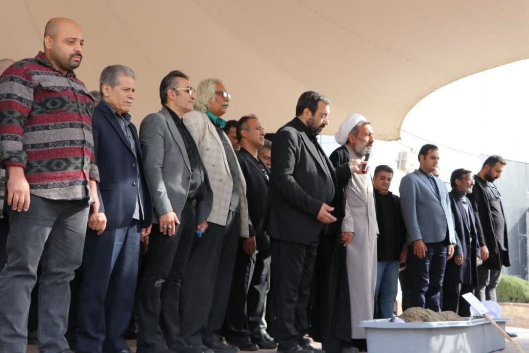 پیکر همایون ارشادی در بهشت‌سکینه کرج آرام گرفت